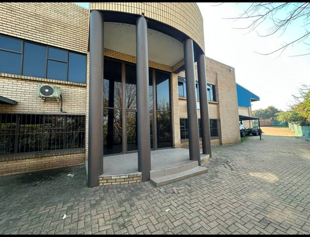 3,200M² WAREHOUSE FOR SALE IN JET PARK